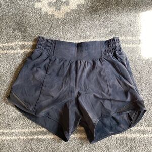 Lululemon high rise hotty hot short 4”, tie dye size 4